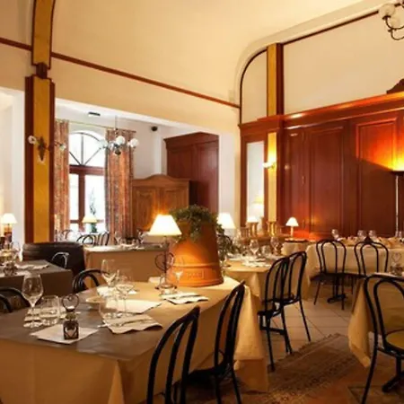 Hotel Logis Domaine De 3*