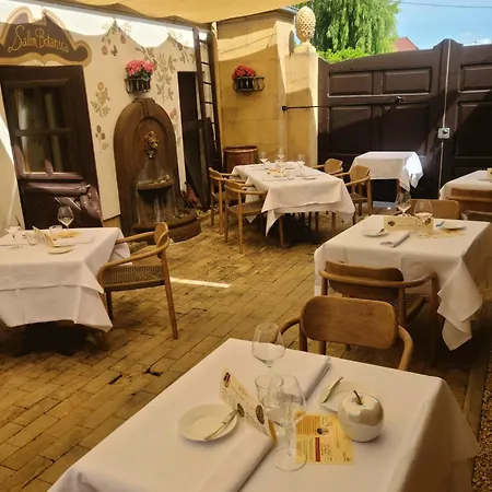 Hotel Logis Domaine De 3*