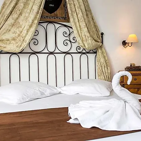 Ξενοδοχείο Logis Domaine De 3*